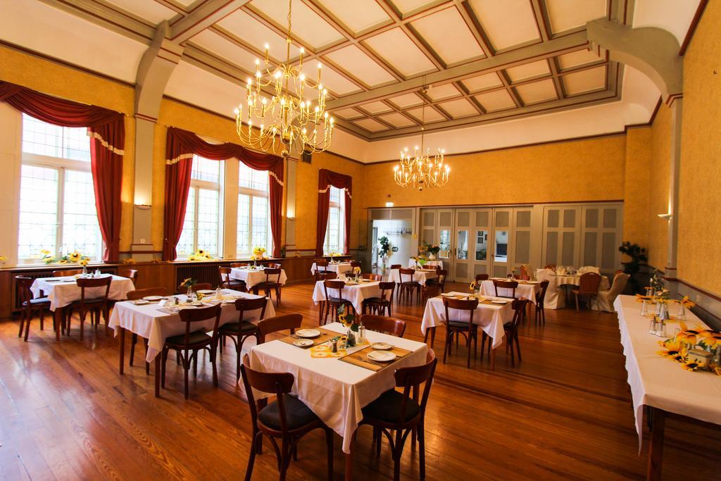 Hotel Deutsches Haus นอร์ทไฮม์ ภายนอก รูปภาพ