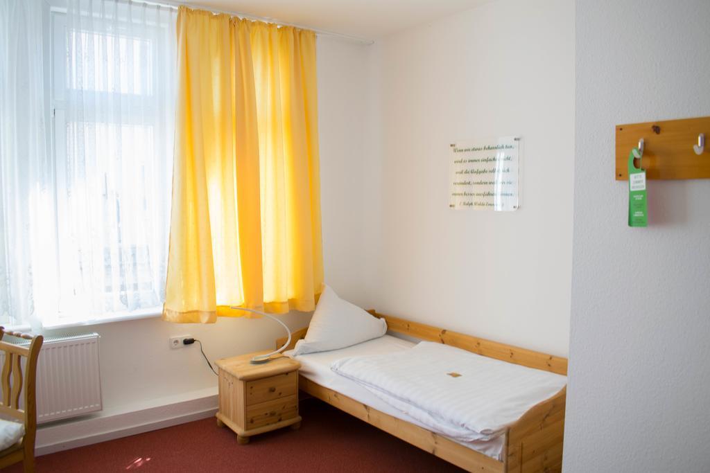 Hotel Deutsches Haus นอร์ทไฮม์ ภายนอก รูปภาพ