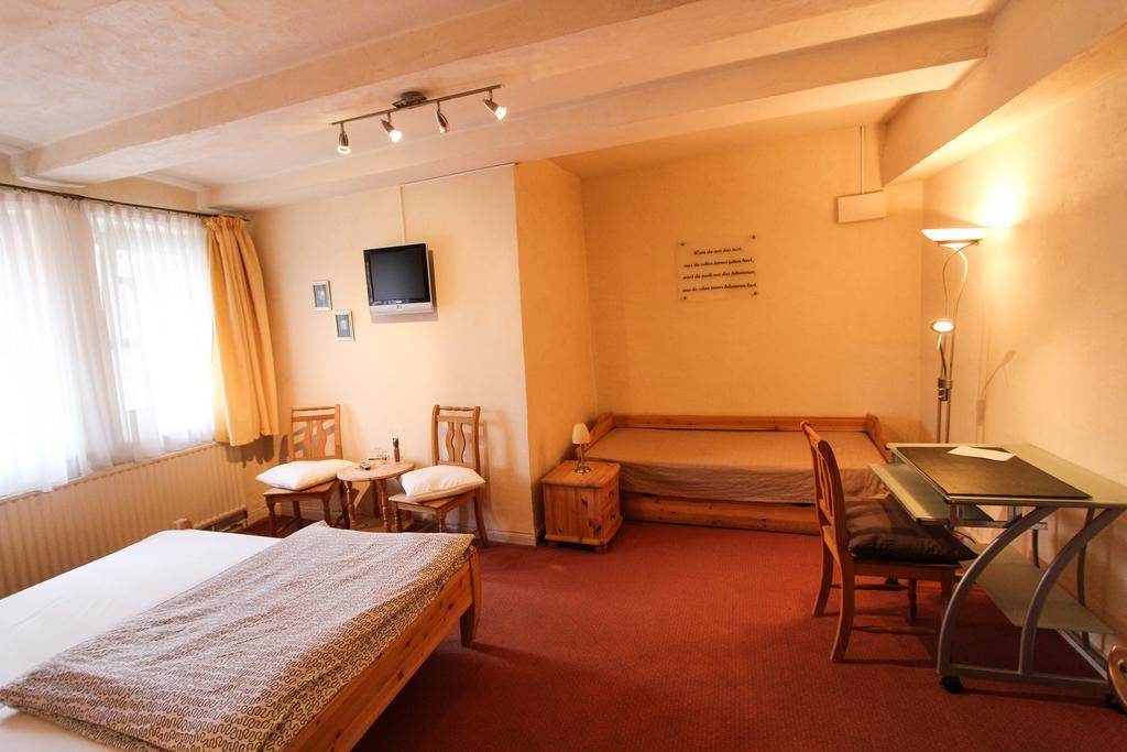 Hotel Deutsches Haus นอร์ทไฮม์ ภายนอก รูปภาพ