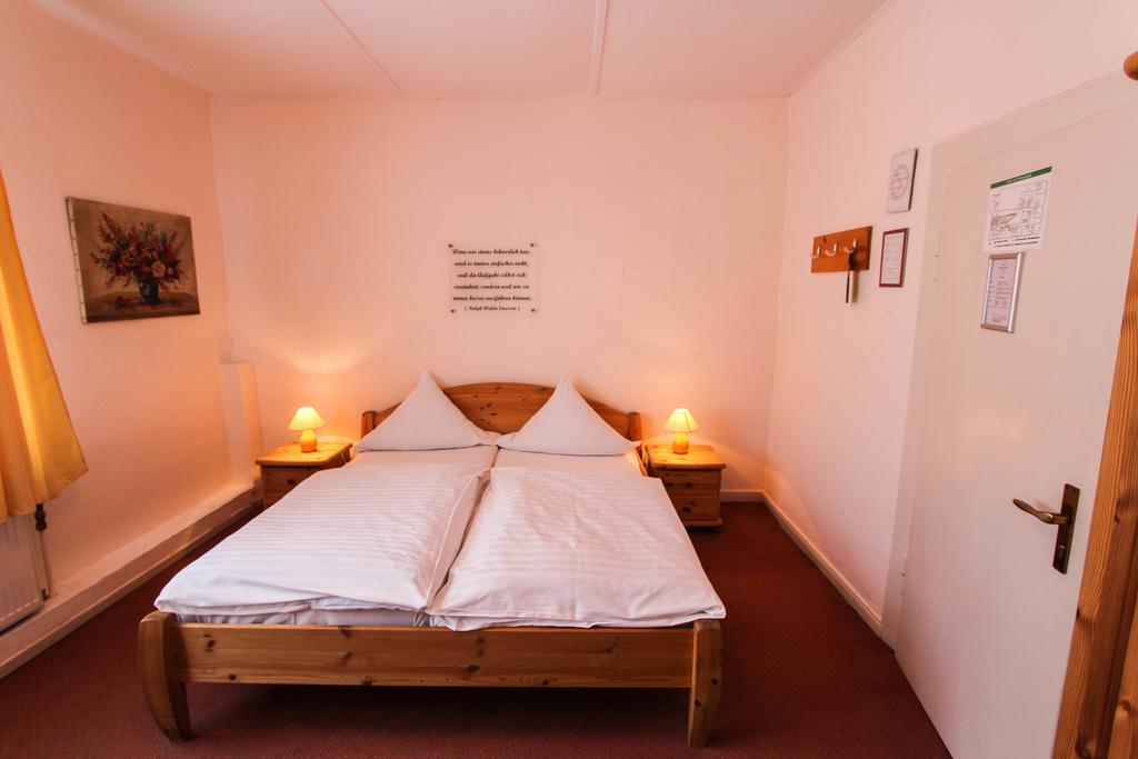 Hotel Deutsches Haus นอร์ทไฮม์ ภายนอก รูปภาพ