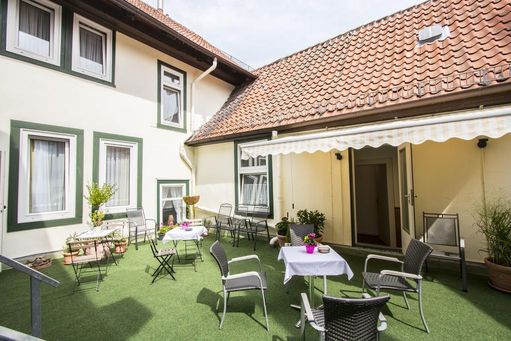 Hotel Deutsches Haus นอร์ทไฮม์ ภายนอก รูปภาพ