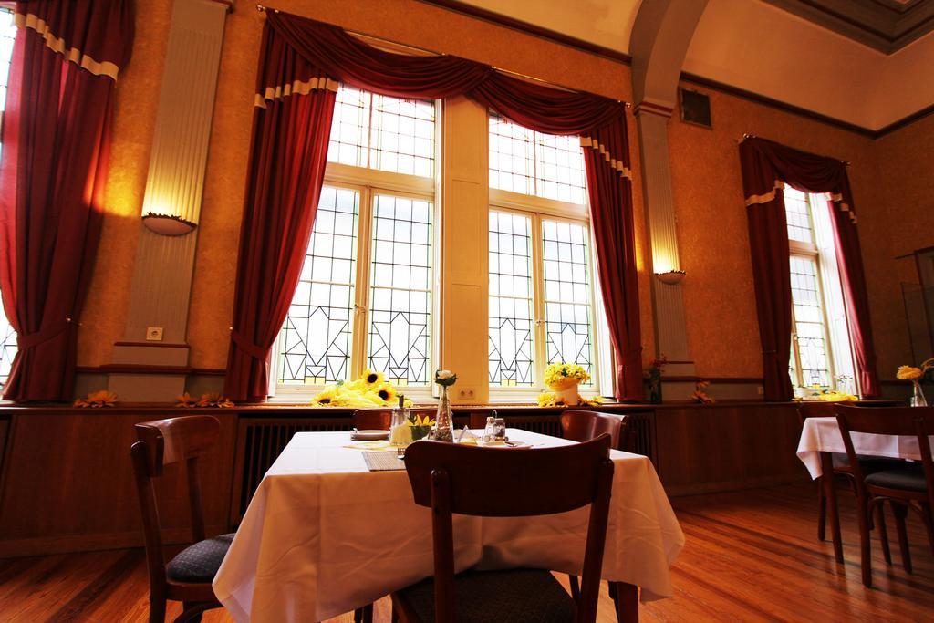 Hotel Deutsches Haus นอร์ทไฮม์ ภายนอก รูปภาพ